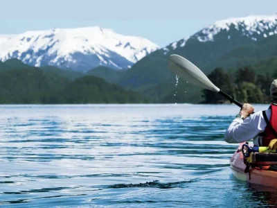 Cruise Alaska met Holland America Line - c009-alaska-destination-kayaker-desktop